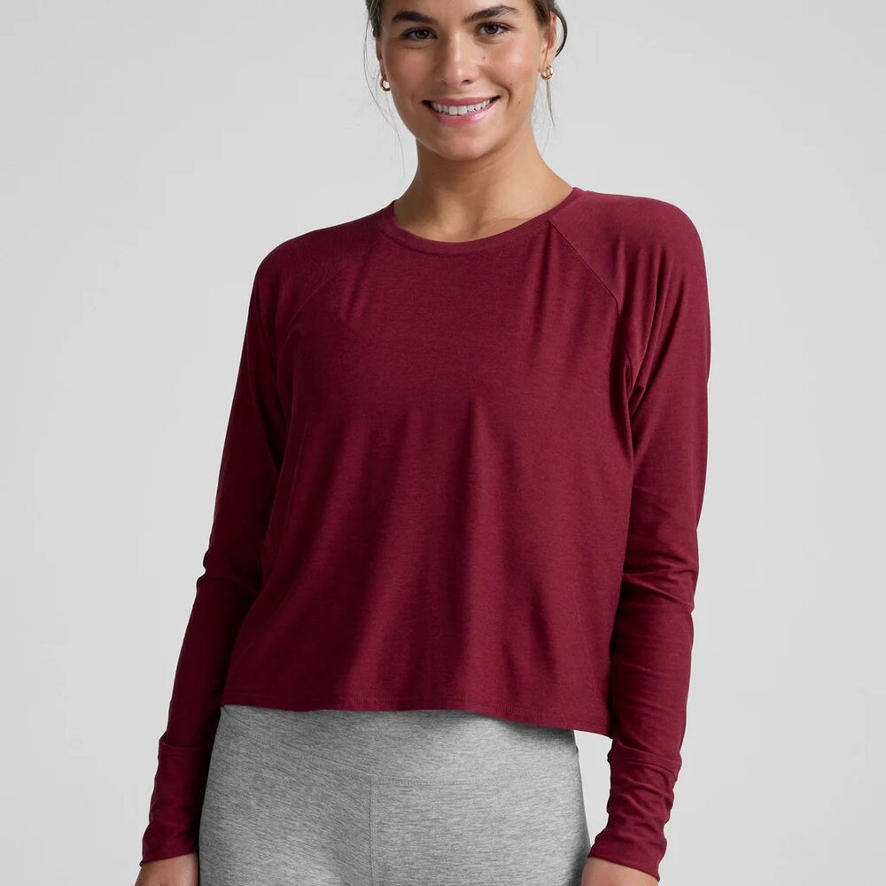 Beyond Yoga Featherweight Daydream Pullover in Ruby Rush Heather